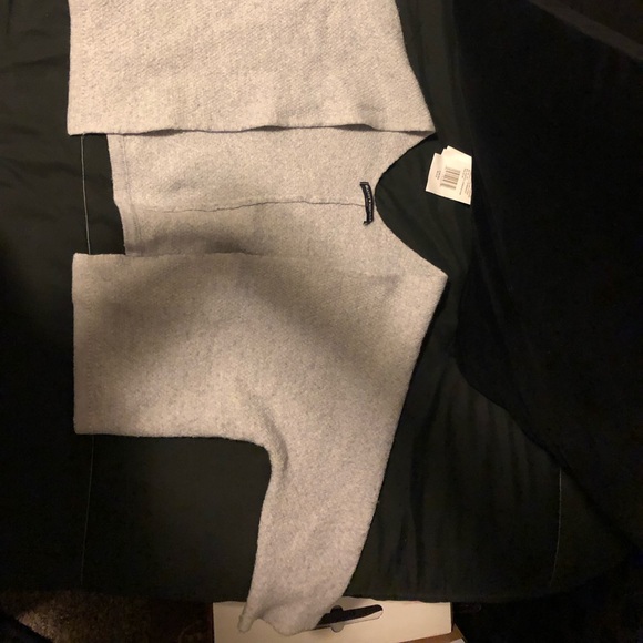 Brandy Melville Cropped Caroline Grey Sweater - Picture 2 of 4